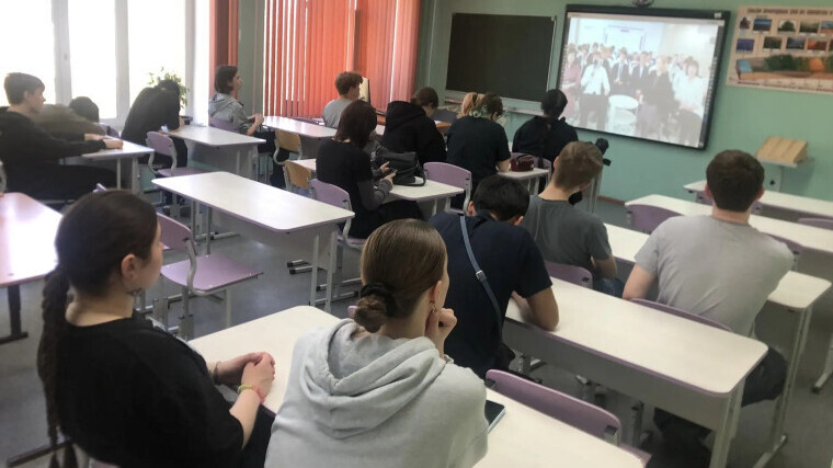 Встреча с губернатором Югры: школьники обсудили будущее региона